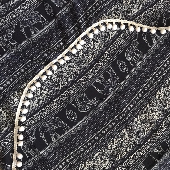 Boho tank with elephant print and Pom poms - Picture 3 of 4